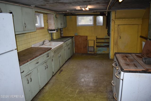 16 Robertsville Road, Freehold, NJ 07728