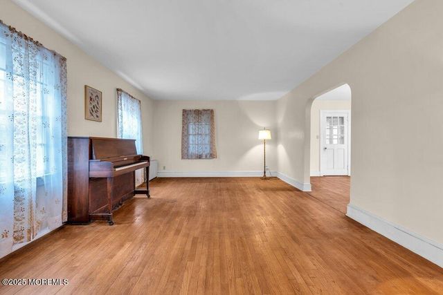 16 Robertsville Road, Freehold, NJ 07728