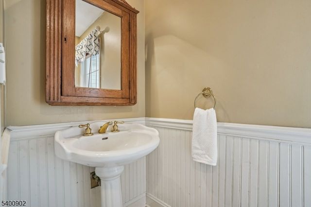 3 Spring House Rd, Bernardsville Boro, NJ 07924