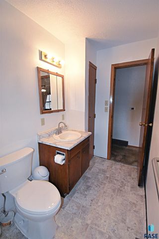 608 S Omaha Ave Avenue, Sioux Falls, SD 57103