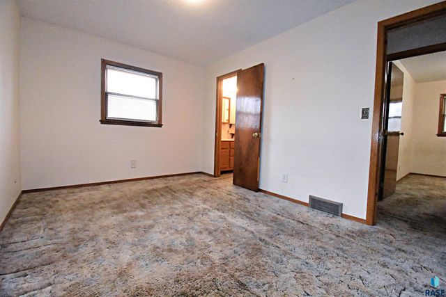 608 S Omaha Ave Avenue, Sioux Falls, SD 57103