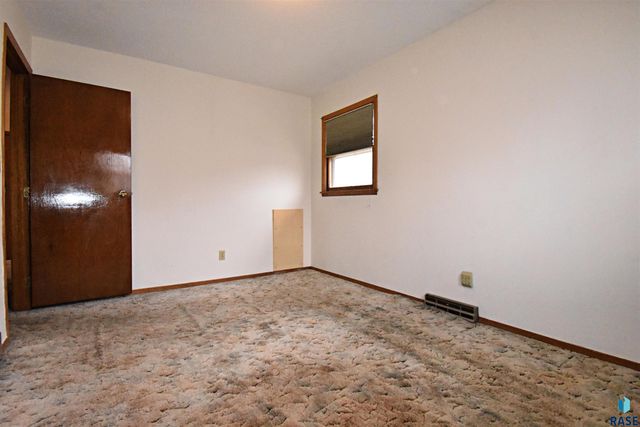 608 S Omaha Ave Avenue, Sioux Falls, SD 57103