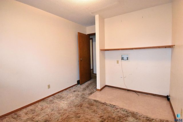 608 S Omaha Ave Avenue, Sioux Falls, SD 57103