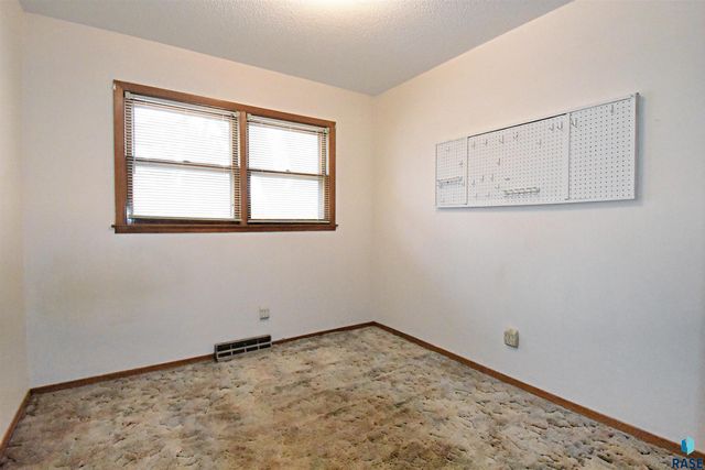 608 S Omaha Ave Avenue, Sioux Falls, SD 57103