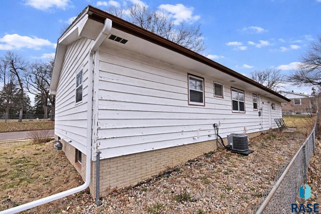608 S Omaha Ave Avenue, Sioux Falls, SD 57103