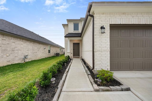 3303 Falling Brook Drive, Baytown, TX 77521