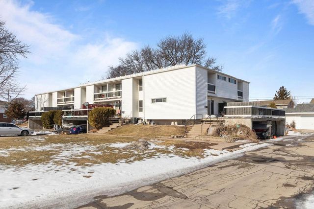 1416 W 2ND AVENUE, Oshkosh, WI 54902