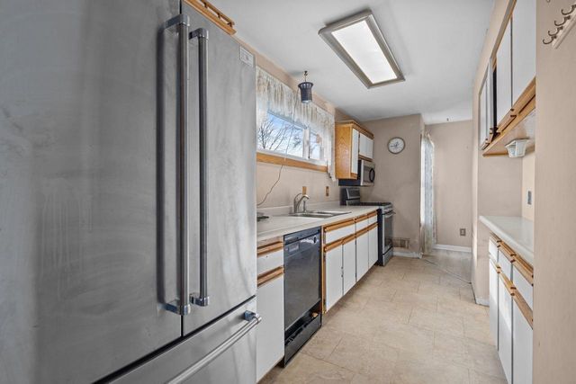 1416 W 2ND AVENUE, Oshkosh, WI 54902