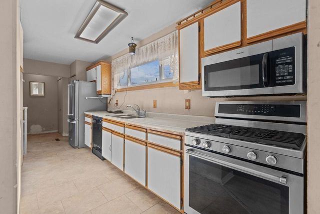 1416 W 2ND AVENUE, Oshkosh, WI 54902