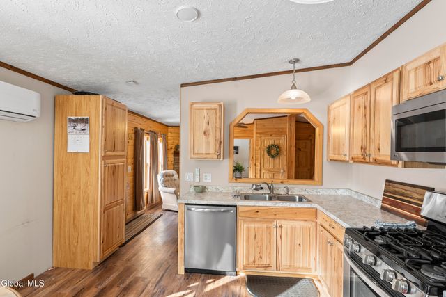 160 Bushnell Road, Mayfield, NY 12117