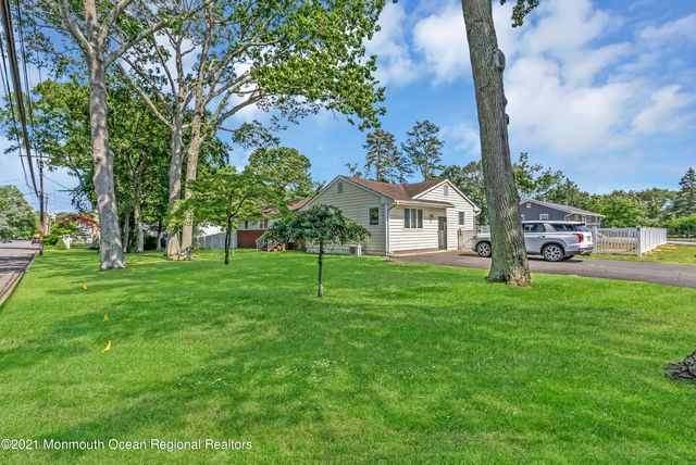 410 Wells Avenue, Oakhurst, NJ 07755