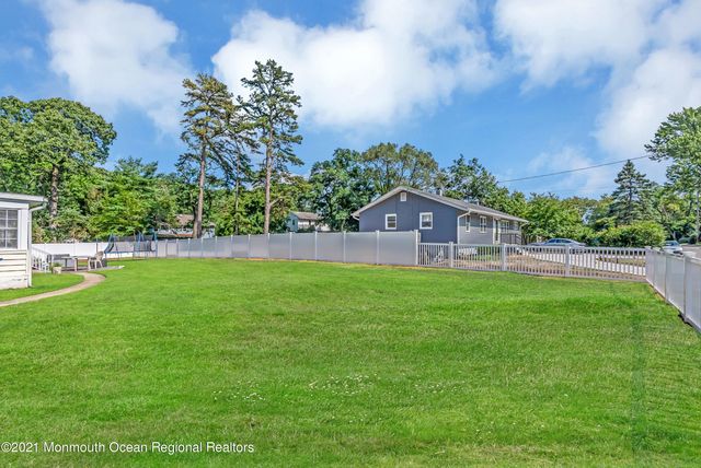 410 Wells Avenue, Oakhurst, NJ 07755