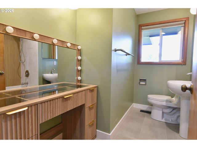 12509 Ne BEECH St, Portland, OR 97230