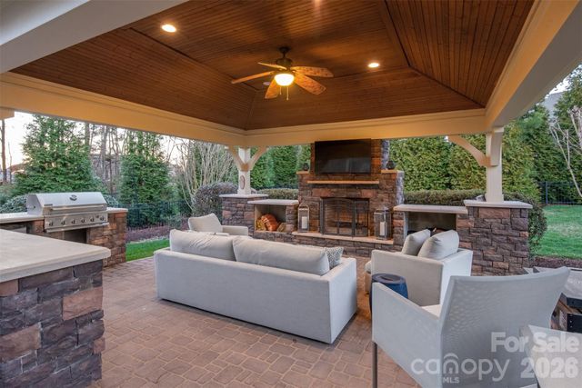 18502 Clavemorr Castle Court, Charlotte, NC 28277