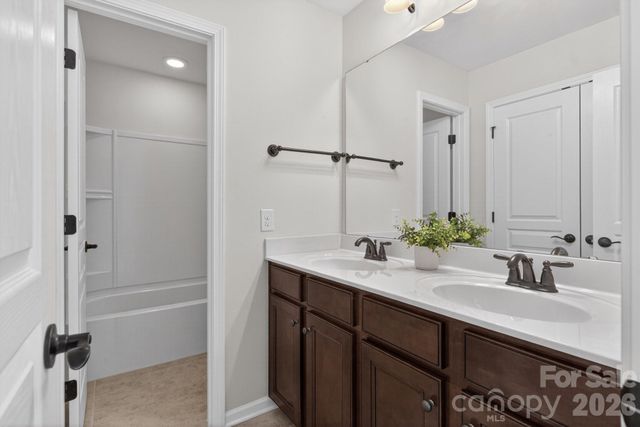 18502 Clavemorr Castle Court, Charlotte, NC 28277