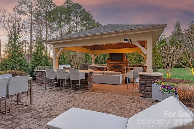 18502 Clavemorr Castle Court, Charlotte, NC 28277