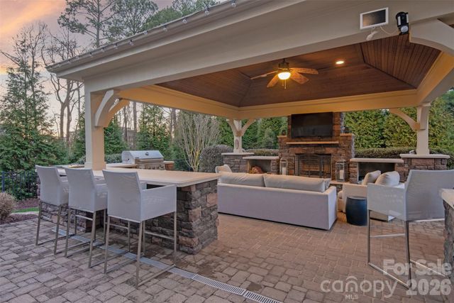 18502 Clavemorr Castle Court, Charlotte, NC 28277