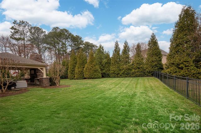 18502 Clavemorr Castle Court, Charlotte, NC 28277