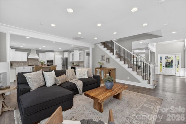 18502 Clavemorr Castle Court, Charlotte, NC 28277