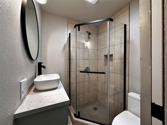 914 E 39th ST 2, Austin, TX 78751