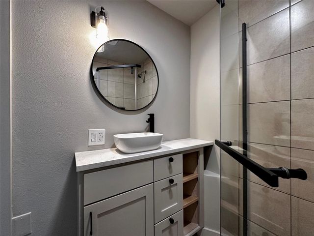 914 E 39th ST 2, Austin, TX 78751