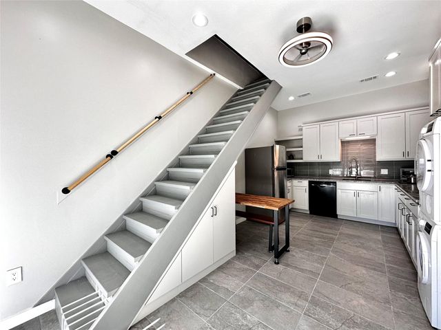 914 E 39th ST 2, Austin, TX 78751
