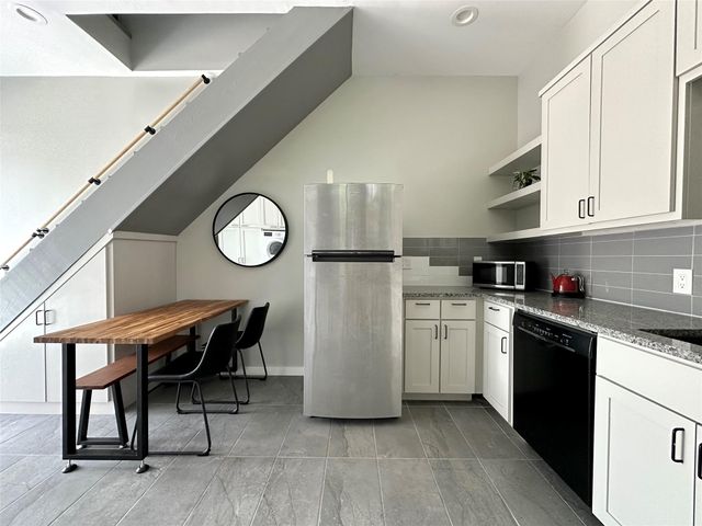 914 E 39th ST 2, Austin, TX 78751