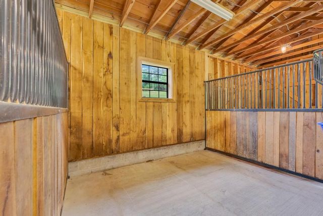 2193 Tollisontown Rd, Sparta, TN 38583
