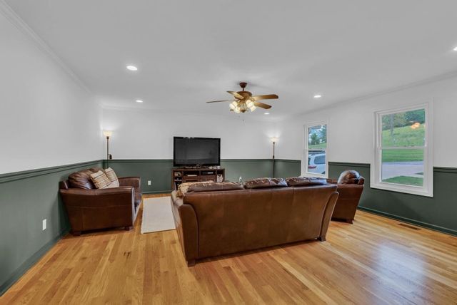 2193 Tollisontown Rd, Sparta, TN 38583