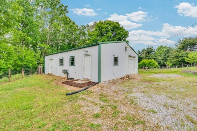 2193 Tollisontown Rd, Sparta, TN 38583