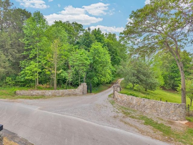 2193 Tollisontown Rd, Sparta, TN 38583