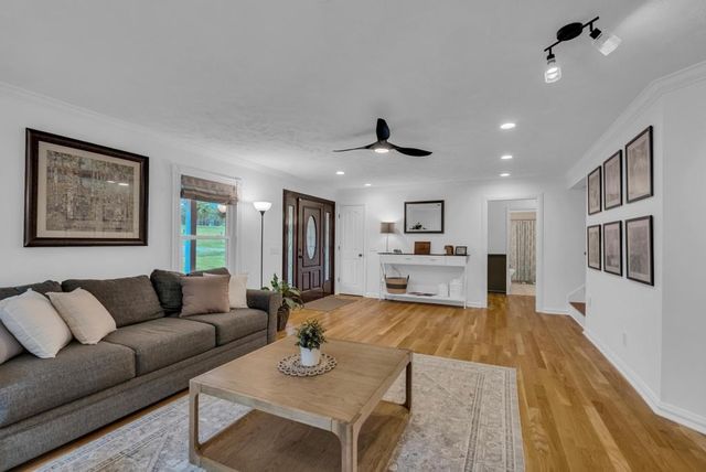 2193 Tollisontown Rd, Sparta, TN 38583