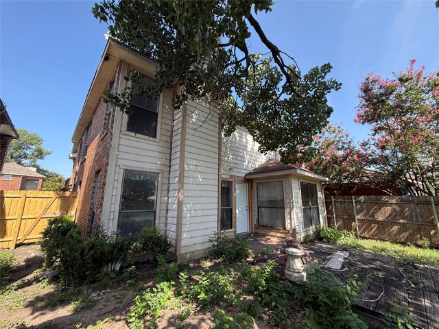 703 Meadowcreek Court, Garland, TX 75043