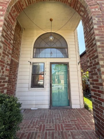703 Meadowcreek Court, Garland, TX 75043