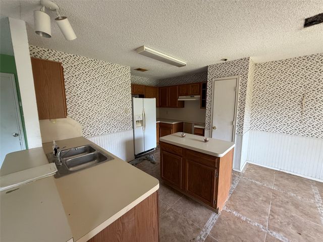 703 Meadowcreek Court, Garland, TX 75043