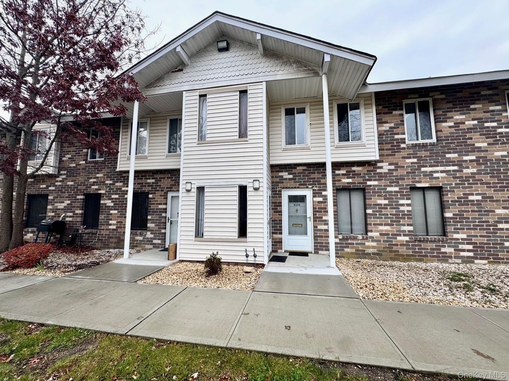 30 Kiowa Court K30, Coram, NY 11727