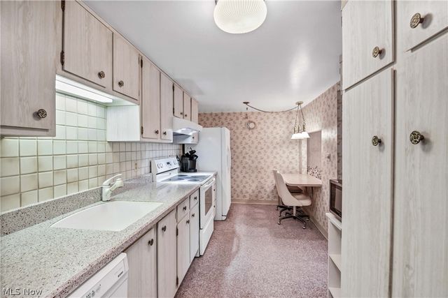 4849 Grace Road 122, North Olmsted, OH 44070