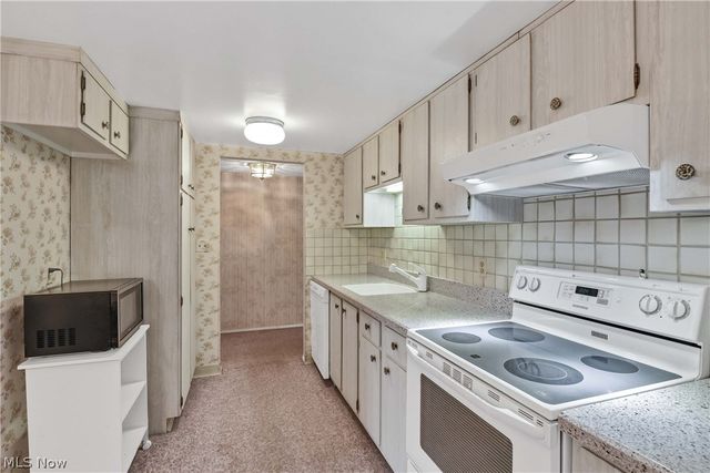 4849 Grace Road 122, North Olmsted, OH 44070