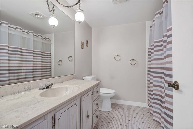 4849 Grace Road 122, North Olmsted, OH 44070