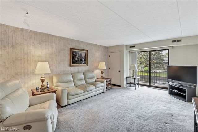 4849 Grace Road 122, North Olmsted, OH 44070