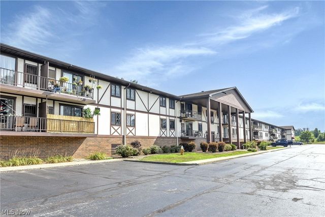 4849 Grace Road 122, North Olmsted, OH 44070
