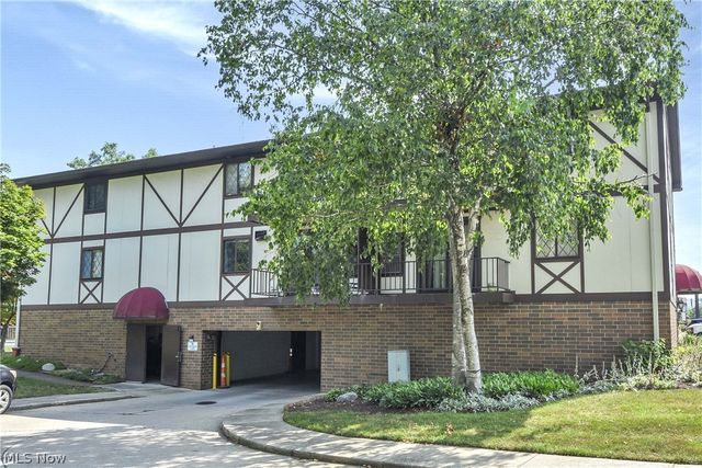 4849 Grace Road 122, North Olmsted, OH 44070