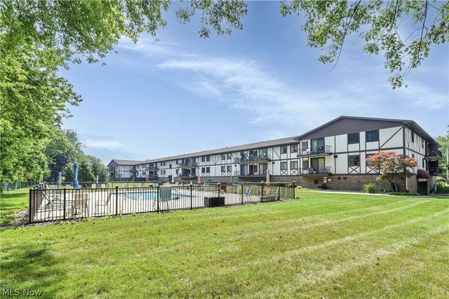 4849 Grace Road 122, North Olmsted, OH 44070