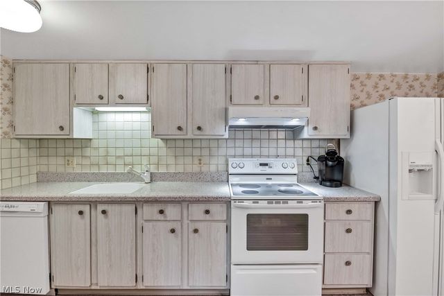 4849 Grace Road 122, North Olmsted, OH 44070