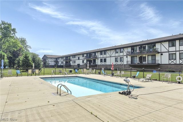 4849 Grace Road 122, North Olmsted, OH 44070