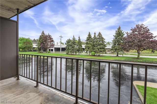 4849 Grace Road 122, North Olmsted, OH 44070