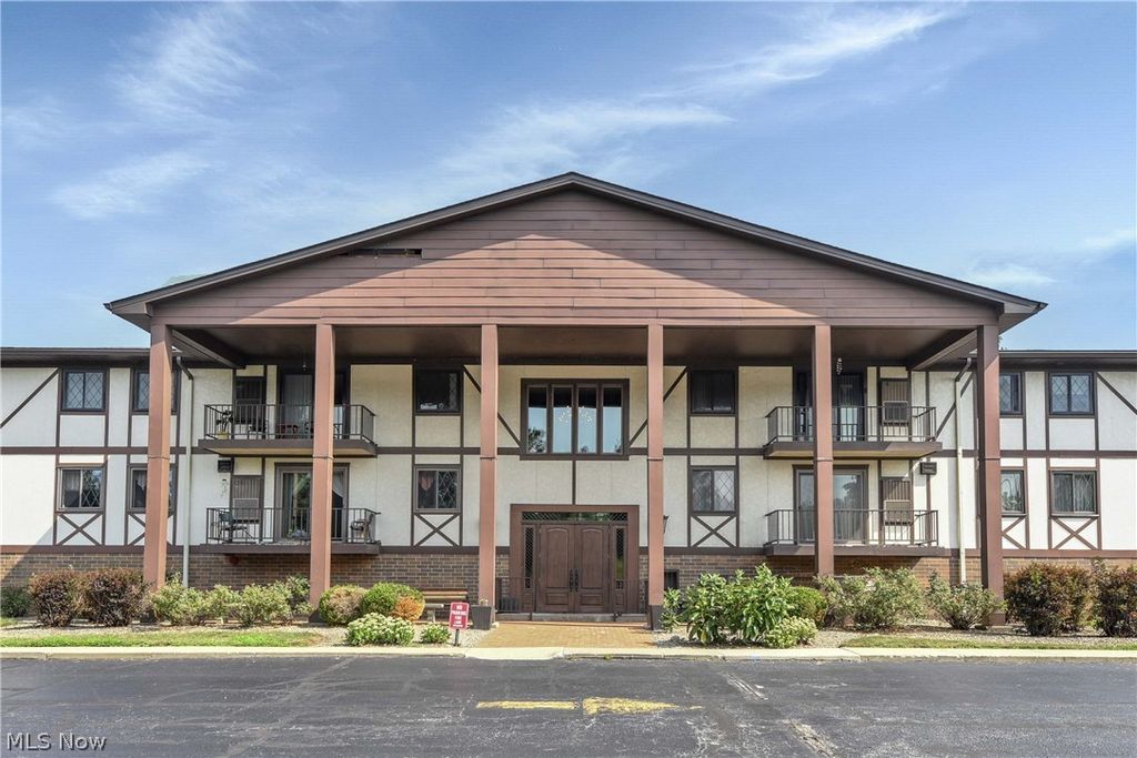 4849 Grace Road 122, North Olmsted, OH 44070