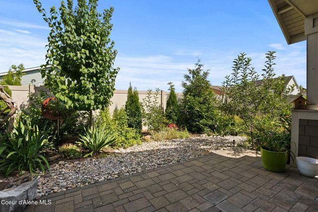 7996 N Hibiscus Lane, Coeur D'alene, ID 83814