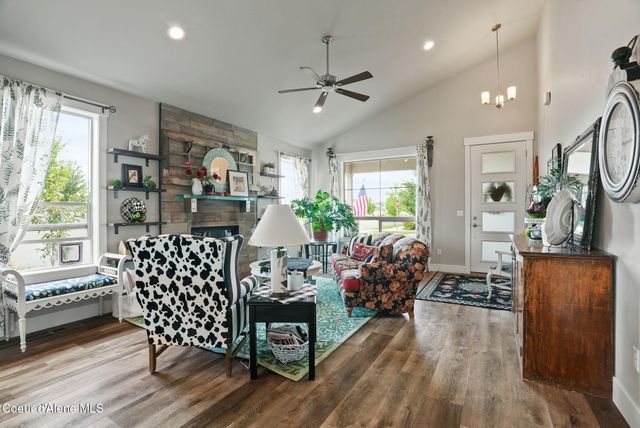 7996 N Hibiscus Lane, Coeur D'alene, ID 83814