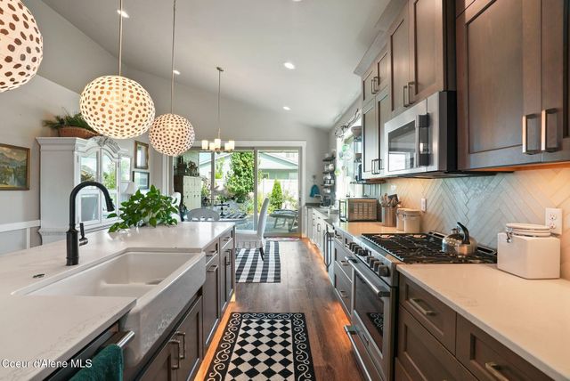 7996 N Hibiscus Lane, Coeur D'alene, ID 83814